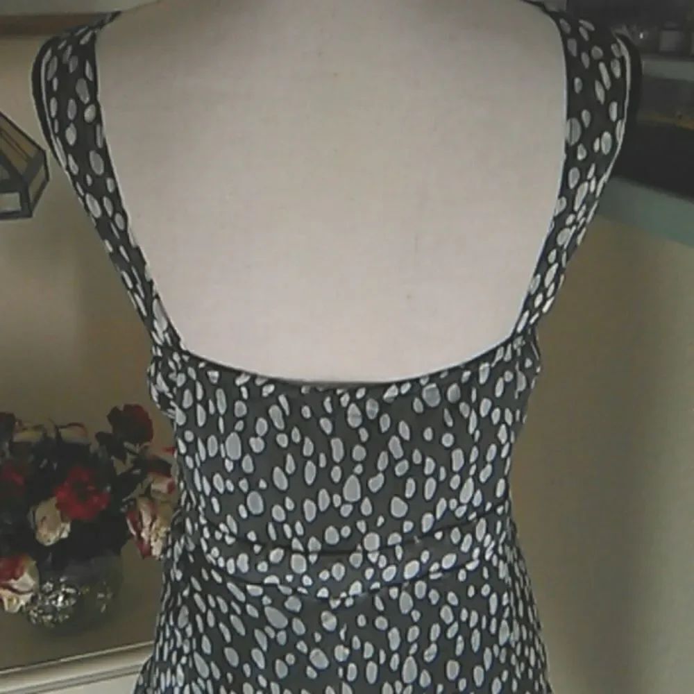 The Pyramid Collection Ruffled Dress - Picture 7 of 11
